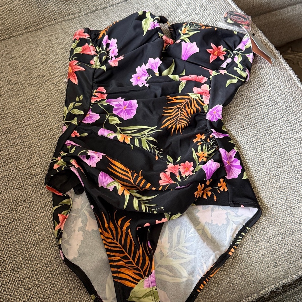 Nwt Shade & Shore Women's Center Ring-Front Bandeau Full Coverage Swimsuit Small — image 4 of 8